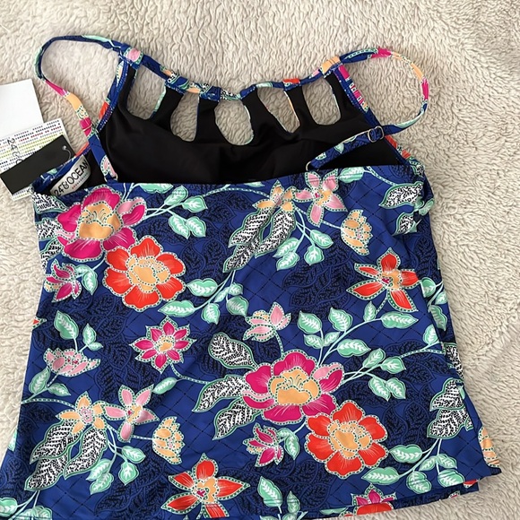 NWT TANKINI TOP WITH BUILT IN BRA - Picture 3 of 6